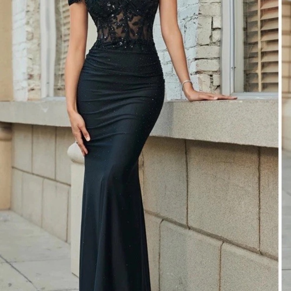 Chic Black Lace Maxi Dress
